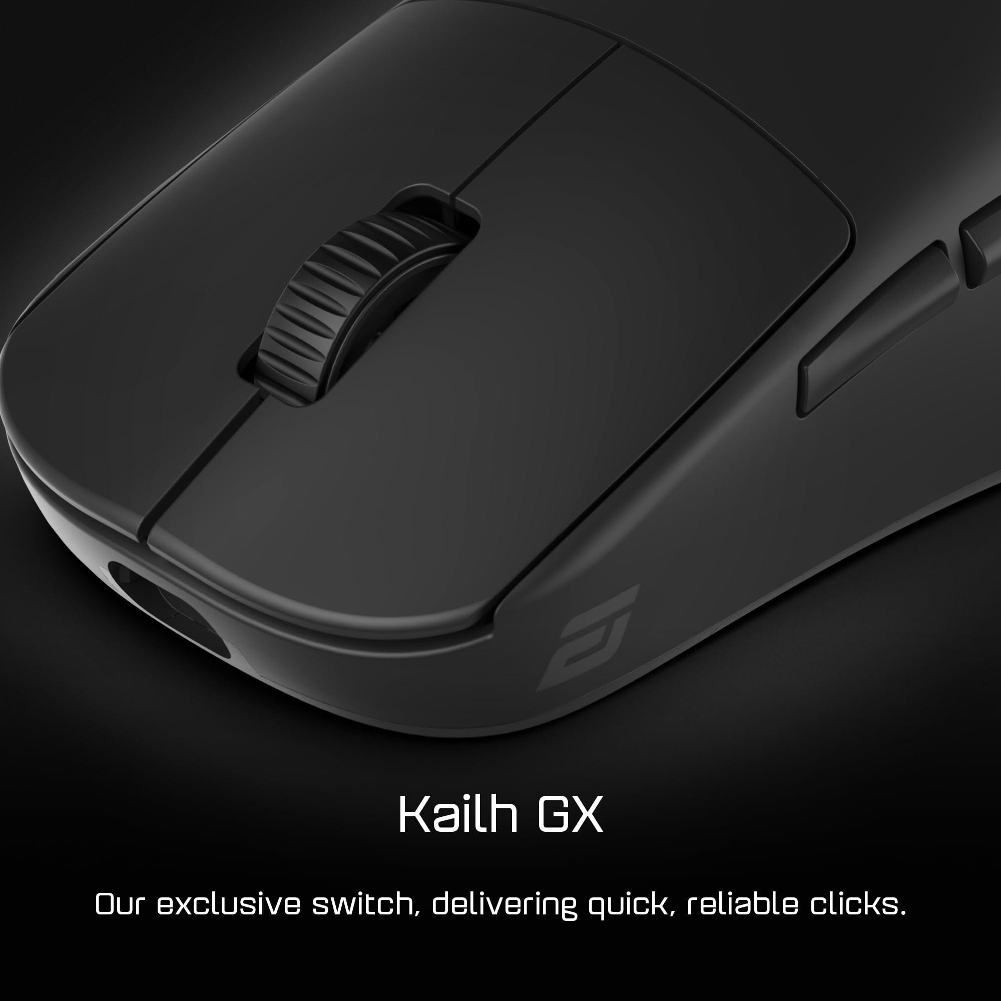 Nahaufnahme einer schwarzen Computermaus. Die Maus hat ein Scrollrad und zwei Tasten. Der Markenname ist sichtbar.