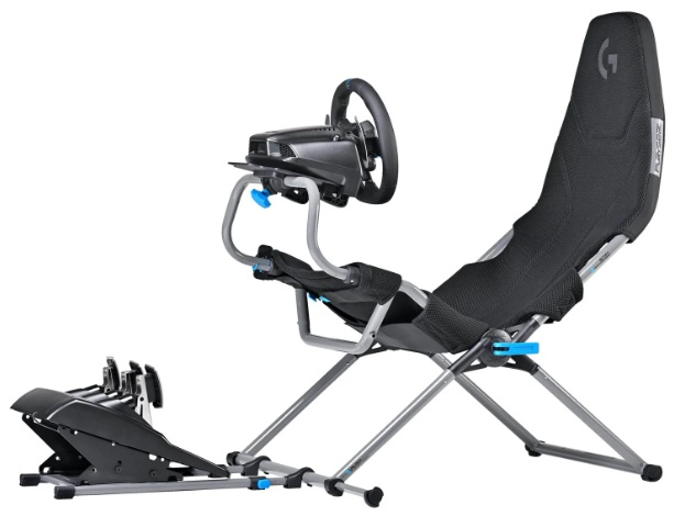 Czarny fotel do gier wyścigowych z kierownicą, pedałami i szarą ramą metalową.