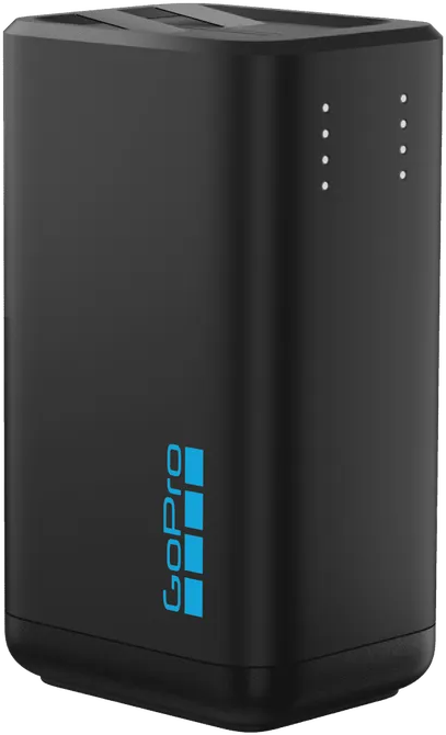 Schwarzes GoPro-Batterieladegerät. Blaues GoPro-Logo an der Seite. Vier weiße LEDs zeigen den Ladestand an.