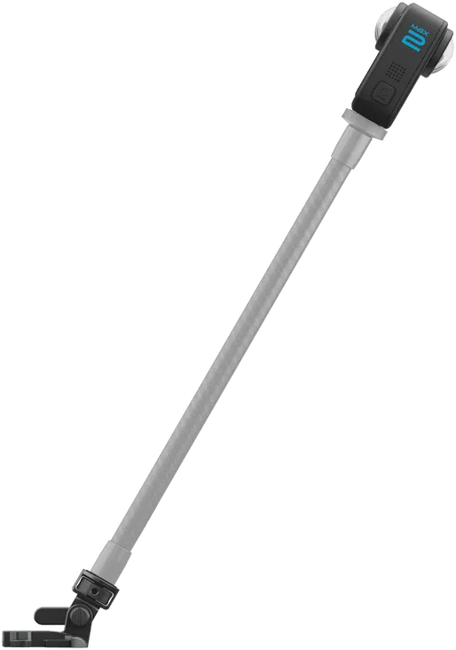 Ein schwarzer und grauer Selfie-Stick mit einer Kamera oben. Die Kamera hat das Wort MAX und die Zahl 2 in Blau.