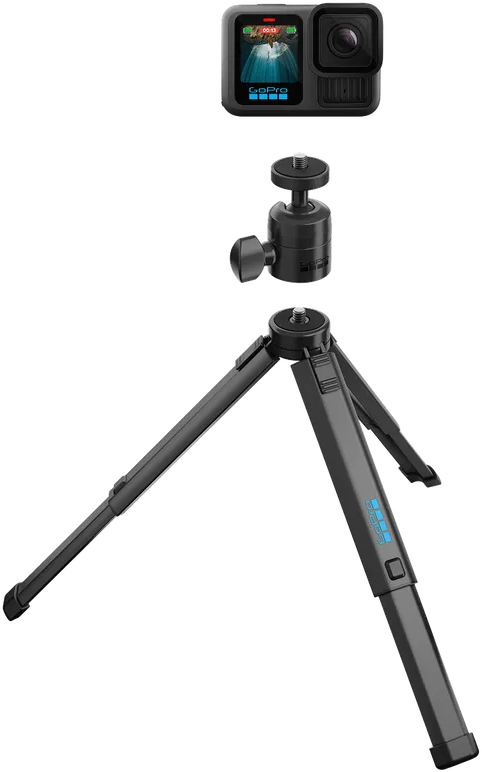 GoPro-Kamera auf einem Stativ. Die Kamera zeigt einen Bildschirm mit blauen Bildern. Das Stativ ist schwarz.