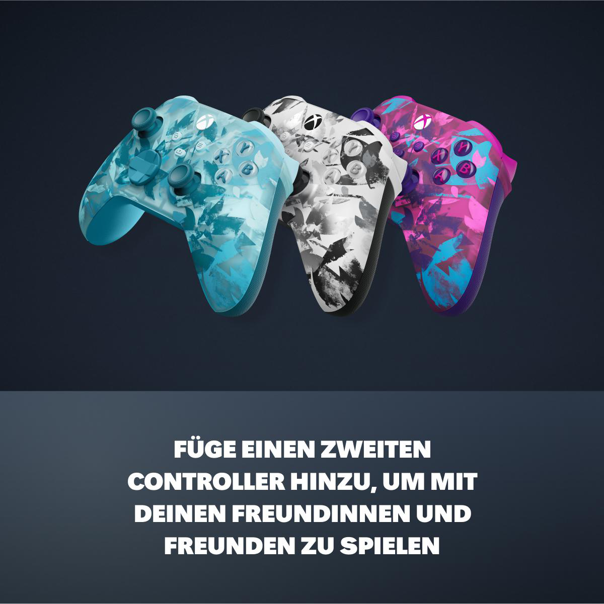 Drei Xbox-Controller in Blau, Schwarzweiß und Rosa. Jeder Controller hat ein Blumendesign. Text unten.