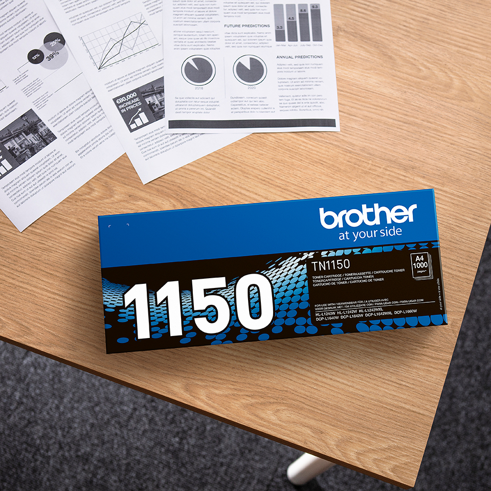 Caja de tóner Brother TN1150 sobre mesa de madera, con gráficos y tablas.