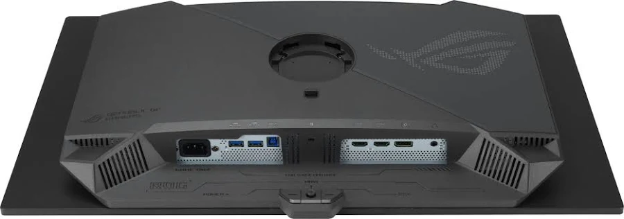 La parte trasera de un monitor de ordenador negro. Tiene puertos para alimentación, USB y HDMI. El logotipo ROG es visible.