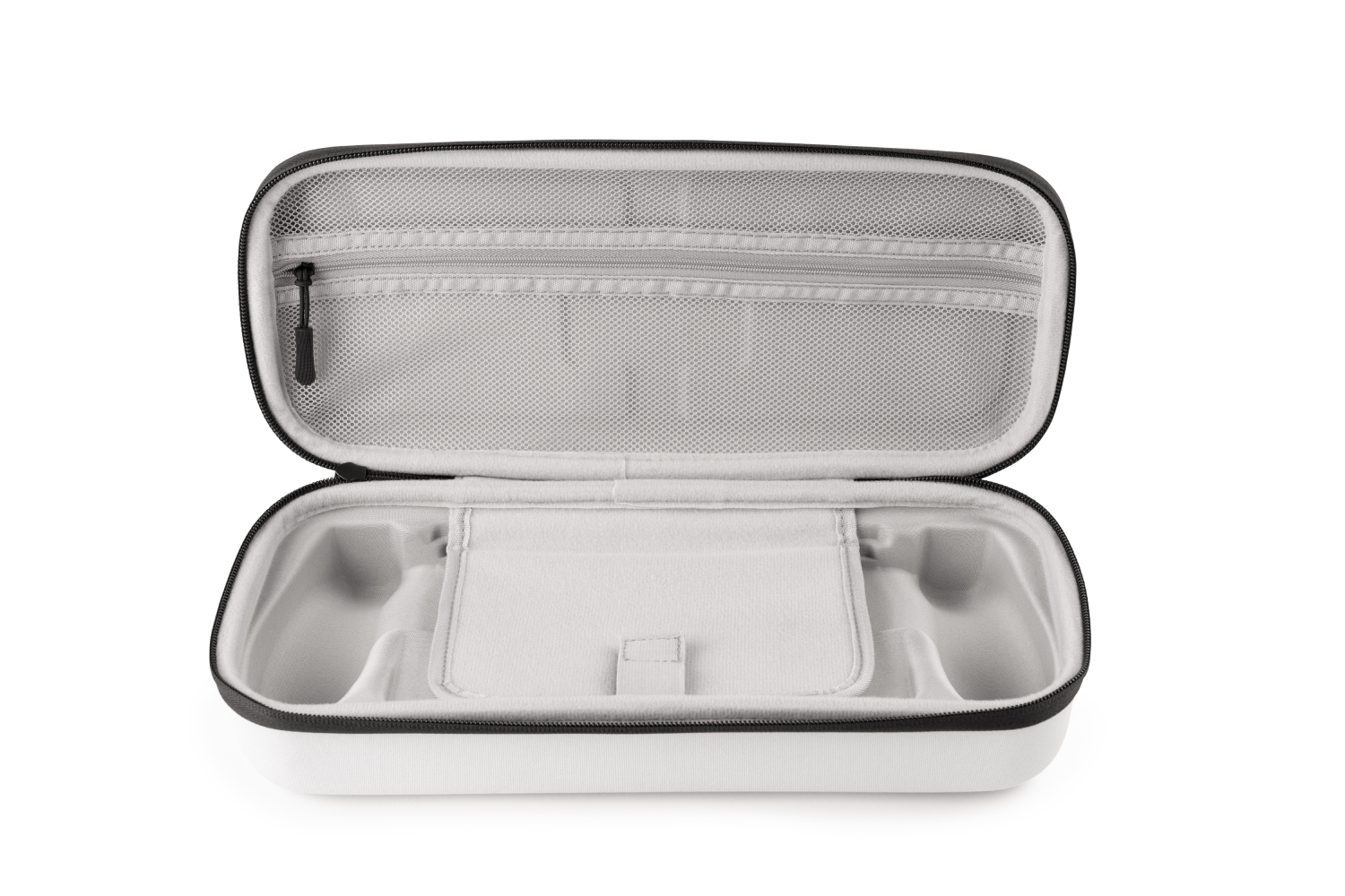 Estuche blanco y negro abierto, con compartimentos, bolsillo de malla y cremallera. Interior gris, para guardar dispositivos electrónicos.