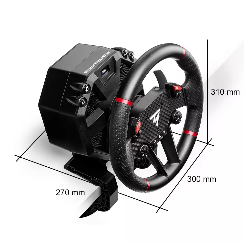 Un volante de carreras negro Thrustmaster con detalles en rojo. Dimensiones: 300mm x 310mm x 270mm. Fondo blanco.