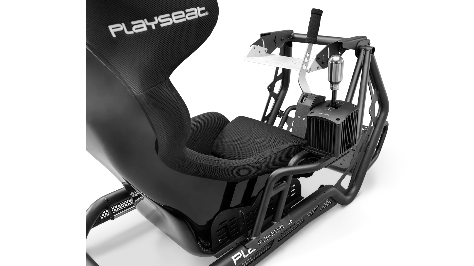 Un simulador de carreras Playseat negro. Incluye asiento, cambio de marchas y soporte para volante.