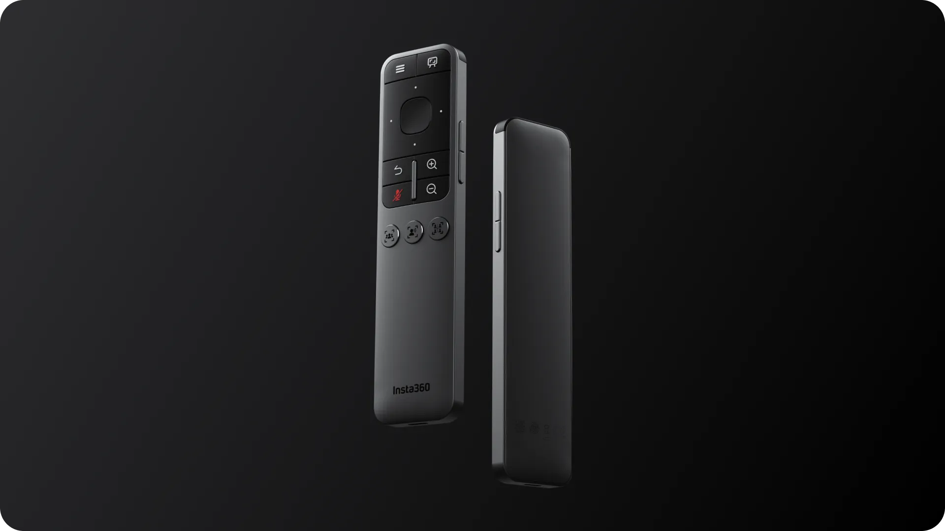 Zwei schwarze Insta360-Fernbedienungen auf schwarzem Hintergrund. Eine zeigt Knöpfe, die andere ihre Seite.