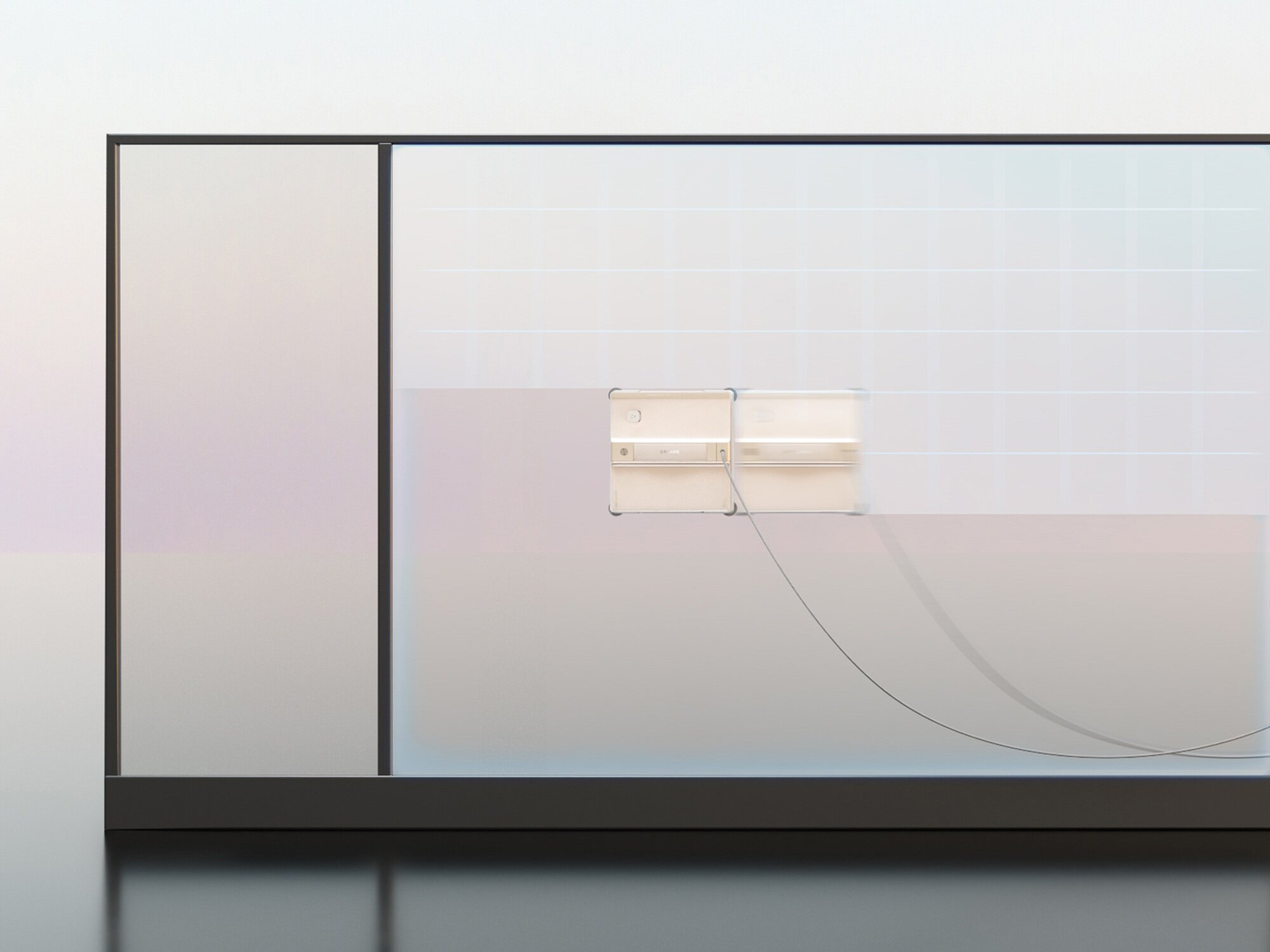 Nowoczesny robot do czyszczenia okien na szklanym oknie. Robot jest biały i ma czarny kabel. Tło jest białe.