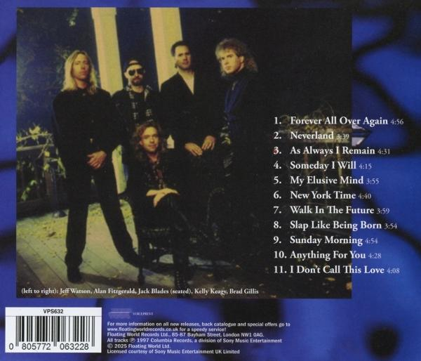 Bandfoto mit Titelliste. Sechs Männer in dunkler Kleidung. Text enthält Albumtitel und Titellängen.