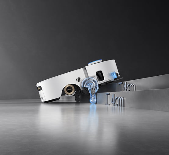 Biały robot odkurzający wchodzi na stopień. Stopień jest oznaczony jako 4 cm. Robot znajduje się na szarej powierzchni, a tło jest ciemnoszare.