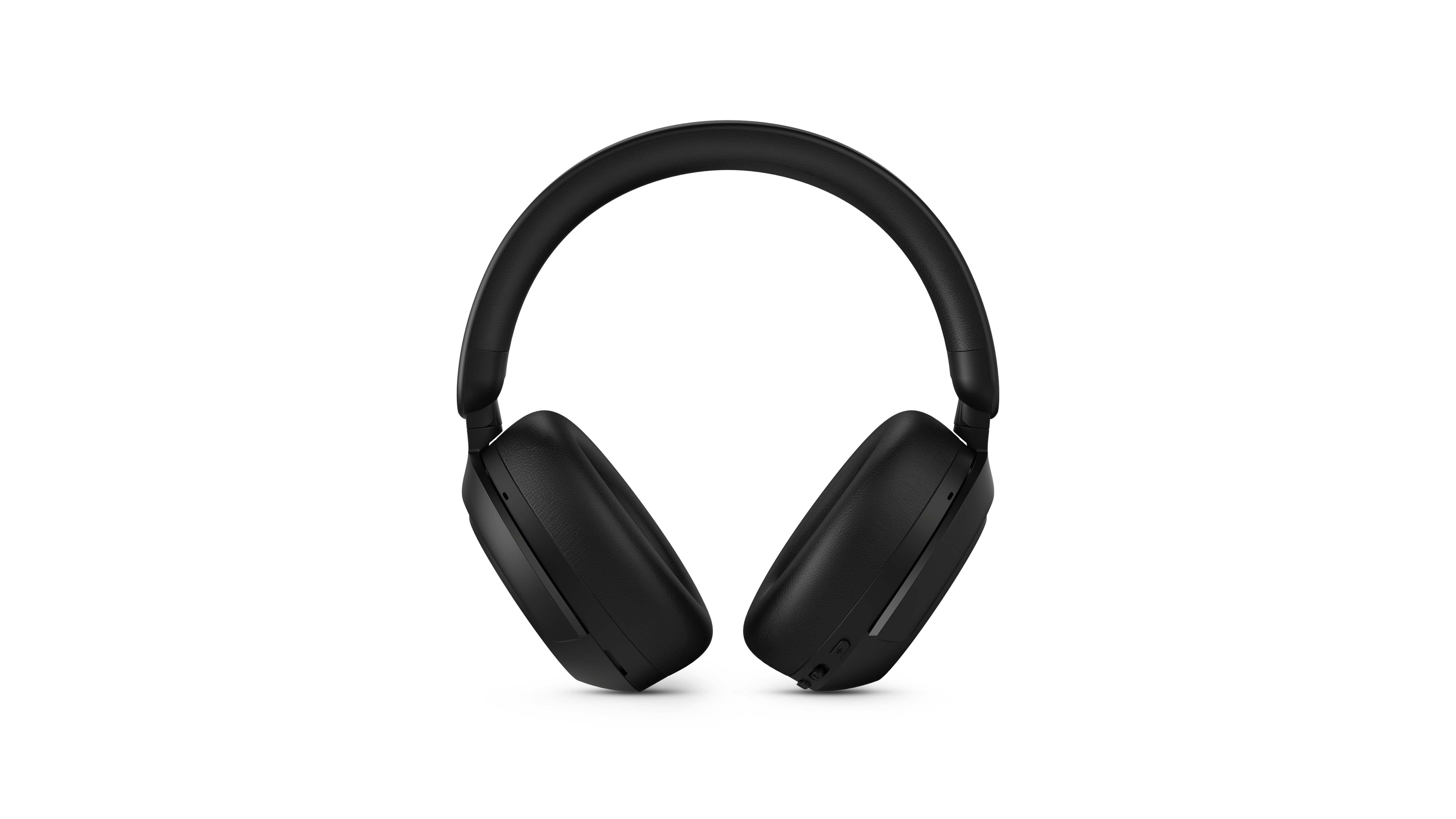 Schwarze Over-Ear-Kopfhörer auf weißem Hintergrund. Die Kopfhörer haben große Ohrmuscheln und ein gepolstertes Kopfband.