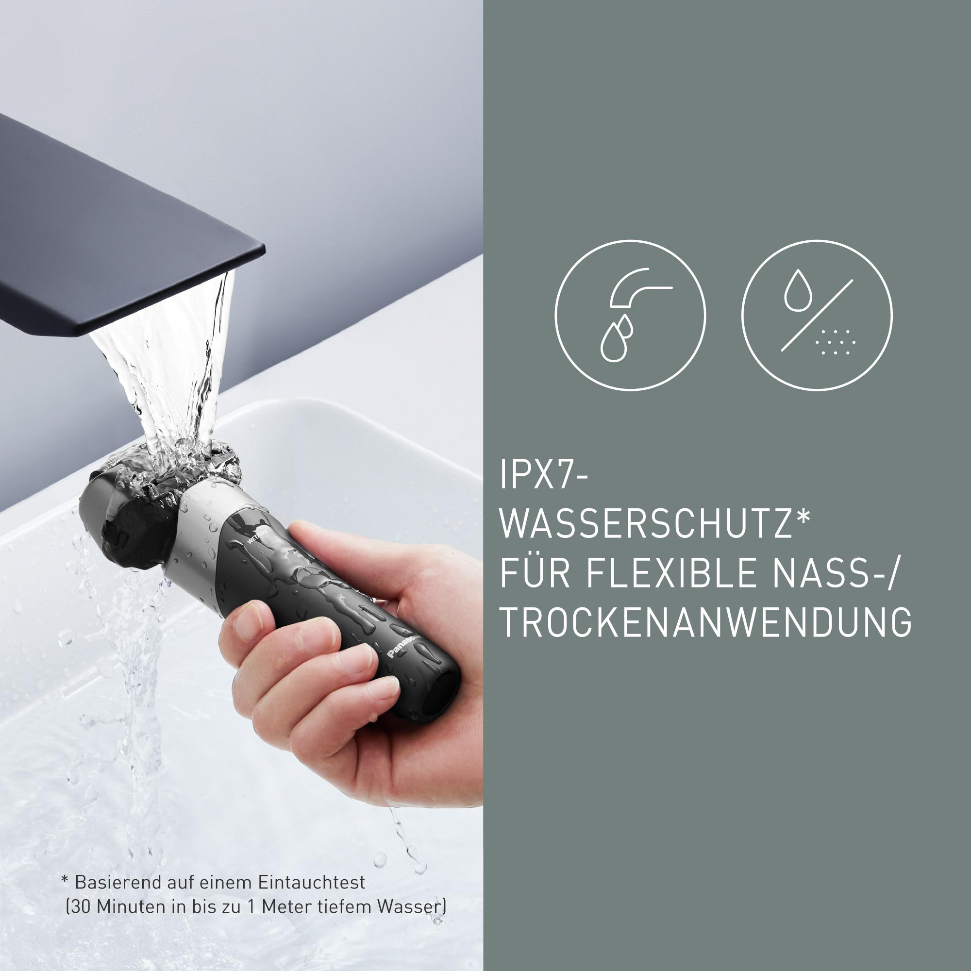 Eine Hand hält einen schwarz-silbernen Rasierer unter fließendem Wasser aus einem schwarzen Wasserhahn, was auf wasserdichtes Design hinweist.