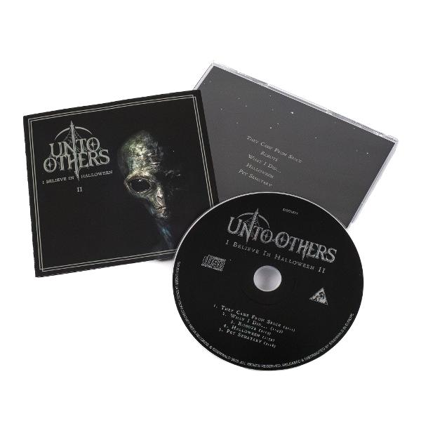 CD-Album 'Unto Others: I Believe in Halloween II'. Das Cover zeigt ein Alien-Gesicht. Enthält CD, Inlay mit Titelliste.