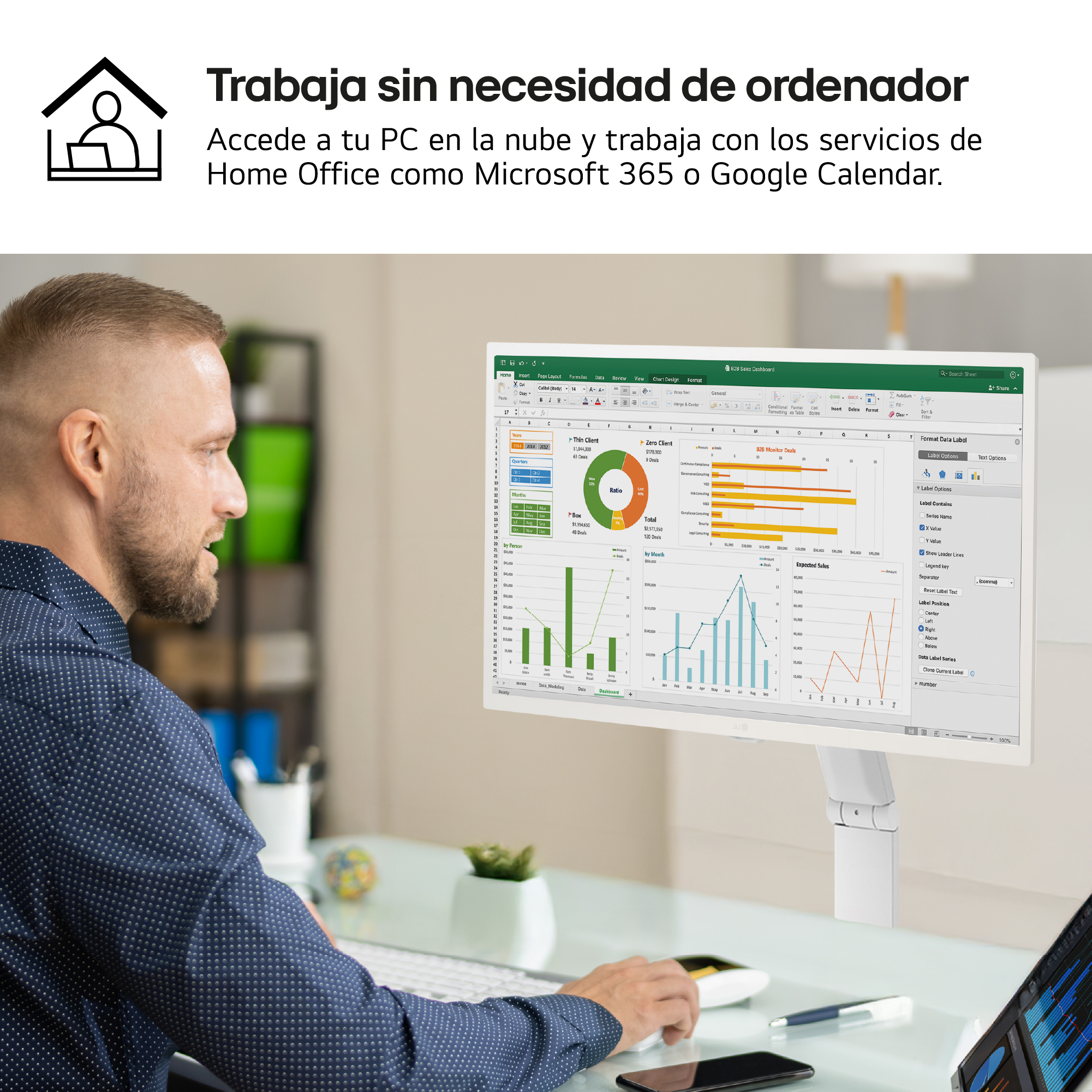 Hombre trabajando en una computadora con un monitor que muestra gráficos. También se ve un segundo monitor.