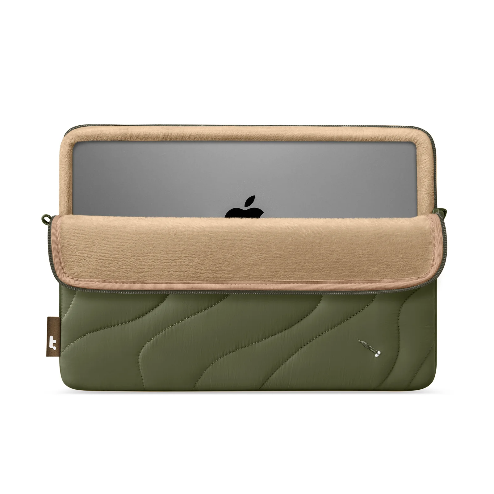 İçinde gri bir dizüstü bilgisayar bulunan, açık zeytin yeşili dizüstü bilgisayar çantası. Çanta yumuşak, bej bir iç yüzeye sahip. Apple logosu görünür.