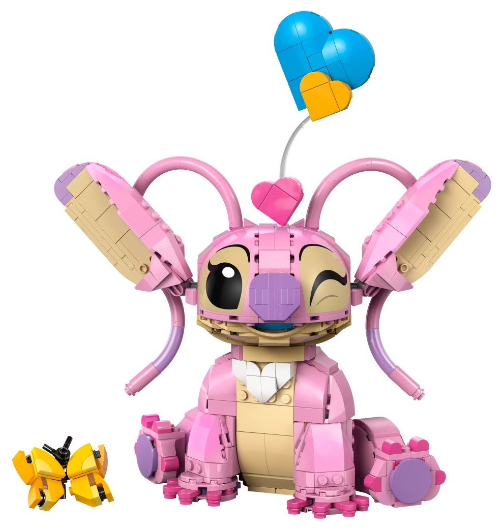 Różowa figurka Lego Angel mruga, trzyma baloniki w kształcie serca. Żółte i czarne motyle Lego na pierwszym planie.