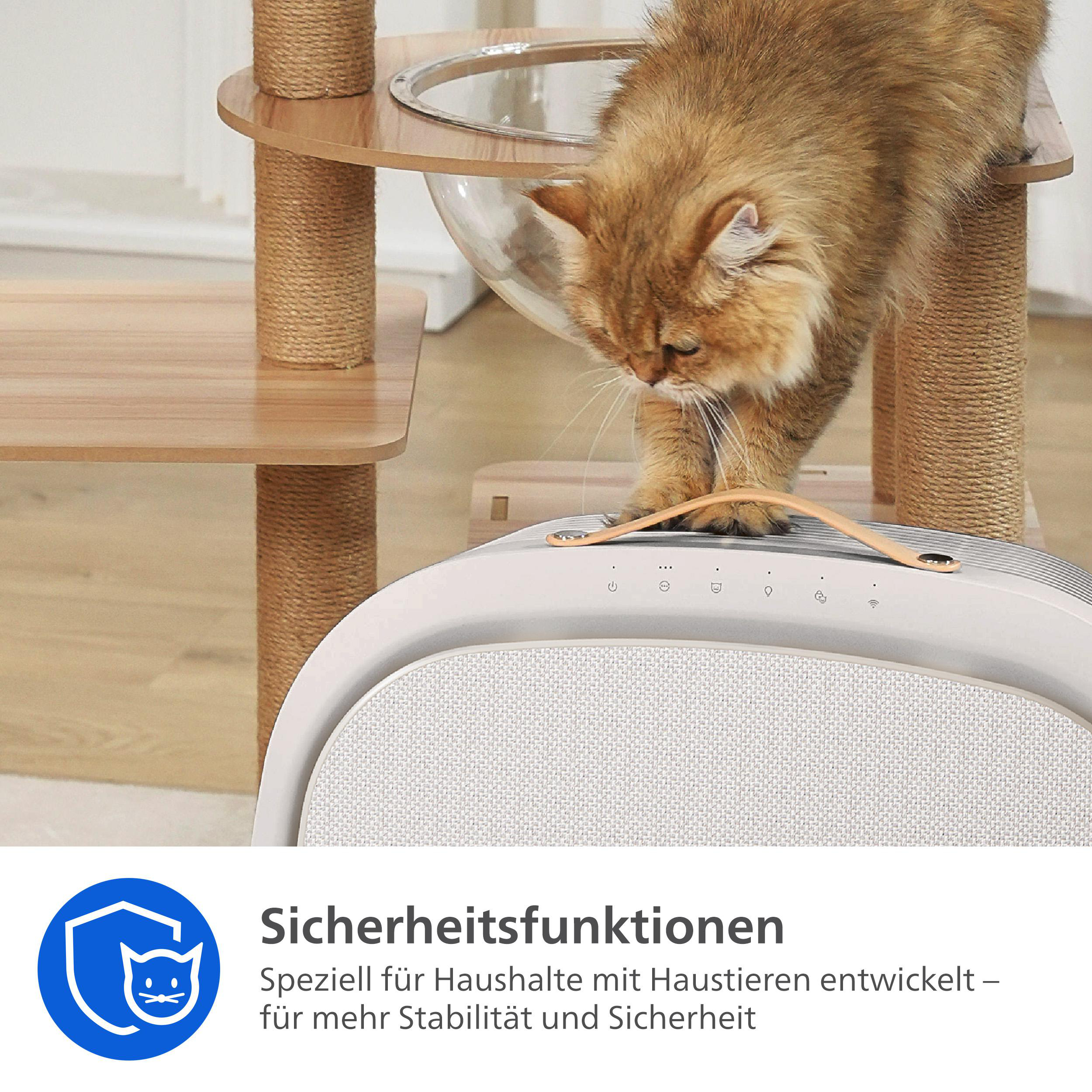 Eine flauschige, ingwerfarbene Katze auf einem Kratzbaum neben einem weißen Luftreiniger. Sicherheitsmerkmale werden hervorgehoben.