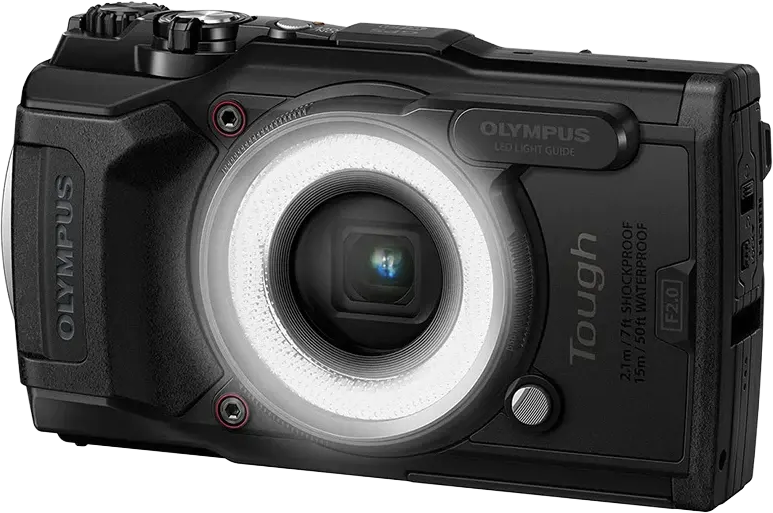 Fekete Olympus Tough kamera. Jellemzői közé tartozik a gyűrűs fényű objektív, valamint az ütés- és vízállósági specifikációk.