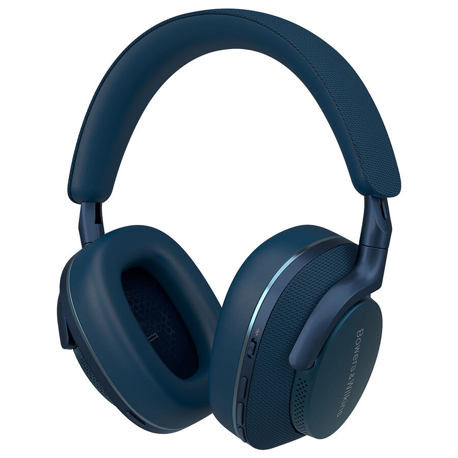 Kék Bowers & Wilkins fejhallgató. Fülre illeszkedő kialakítás párnázott fejpánttal és fülkagylókkal. Vezérlőgombokkal és márkanévvel.
