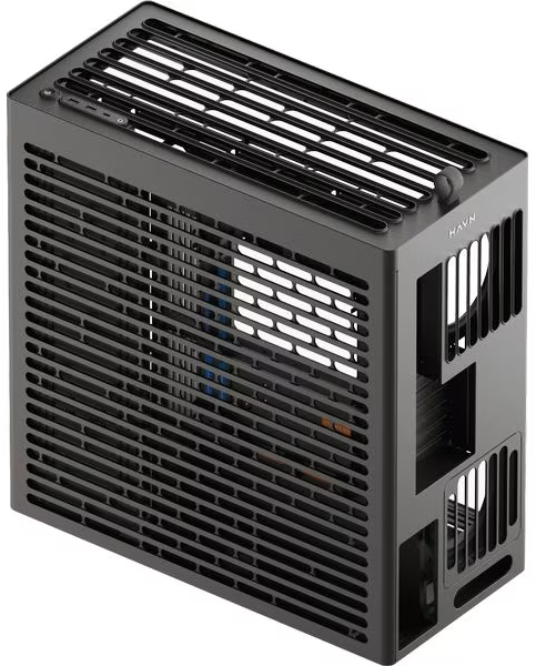 Ein schwarzes Computergehäuse mit einem Gitter an der Vorder- und Oberseite. Die Seite hat Öffnungen, und die Marke 'HAVN' ist sichtbar.
