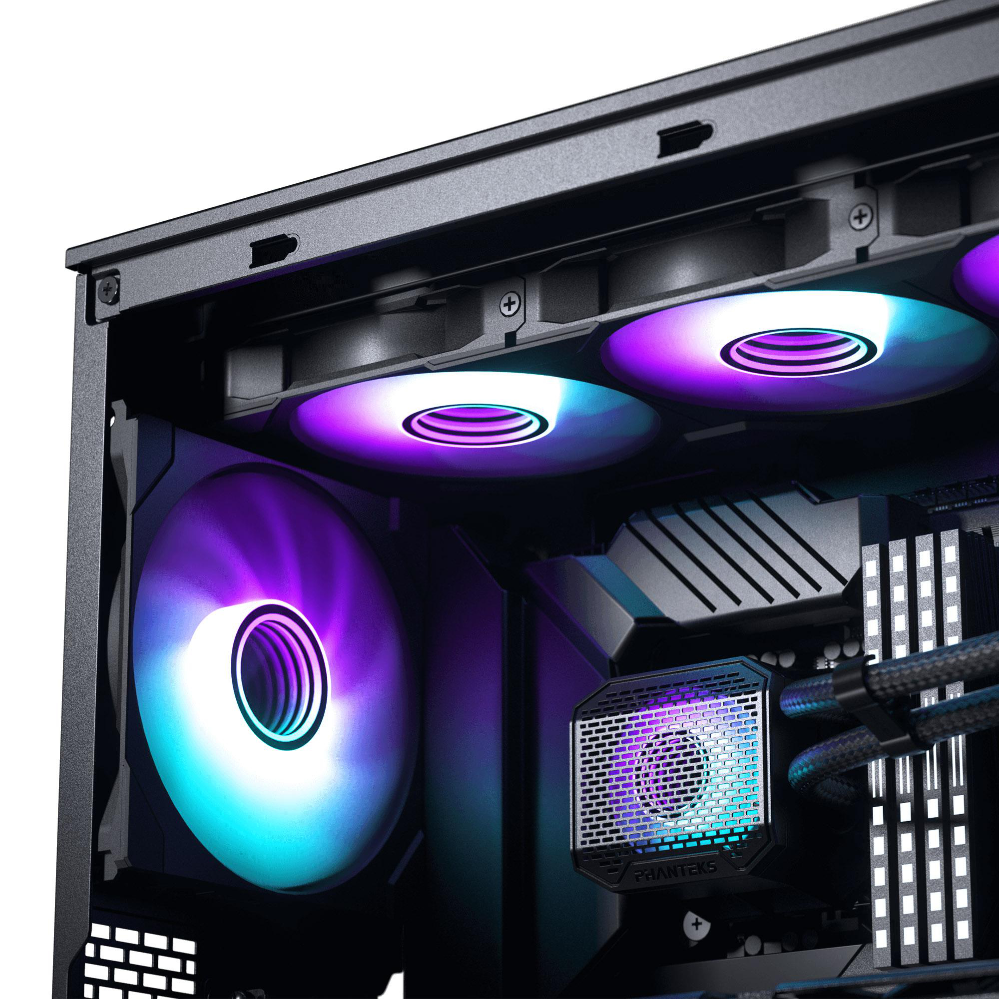 Innerhalb eines Computergehäuses mit lila und blau beleuchteten Lüftern. Ein Radiator mit Phanteks-Logo ist vorhanden.