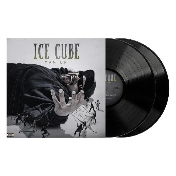 Ice Cube Albumcover 'Man Up'. Cube ist Marionettenmeister für Miniaturfiguren. Zwei schwarze Schallplatten sind sichtbar.