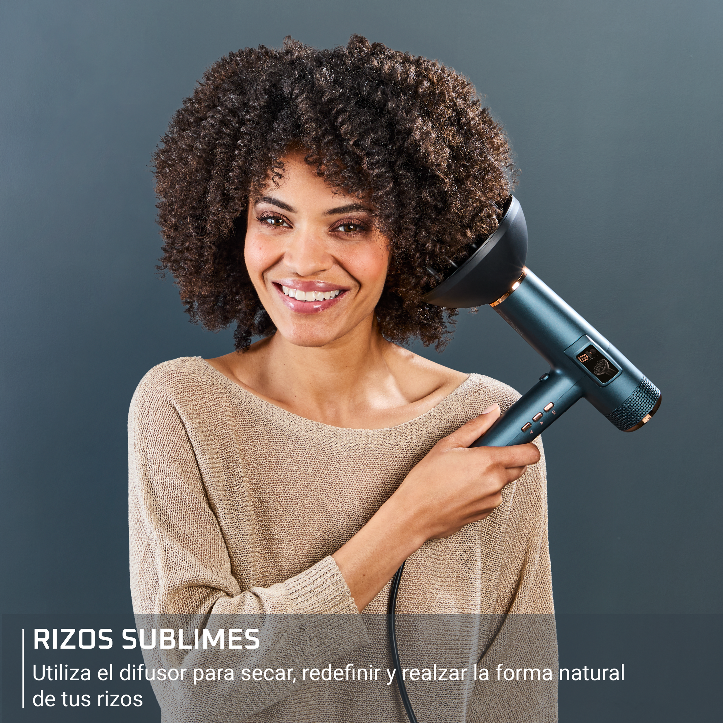 Rizos sublimes: utiliza el difusor para secar, redefinir y realzar la forma natural de tus rizos