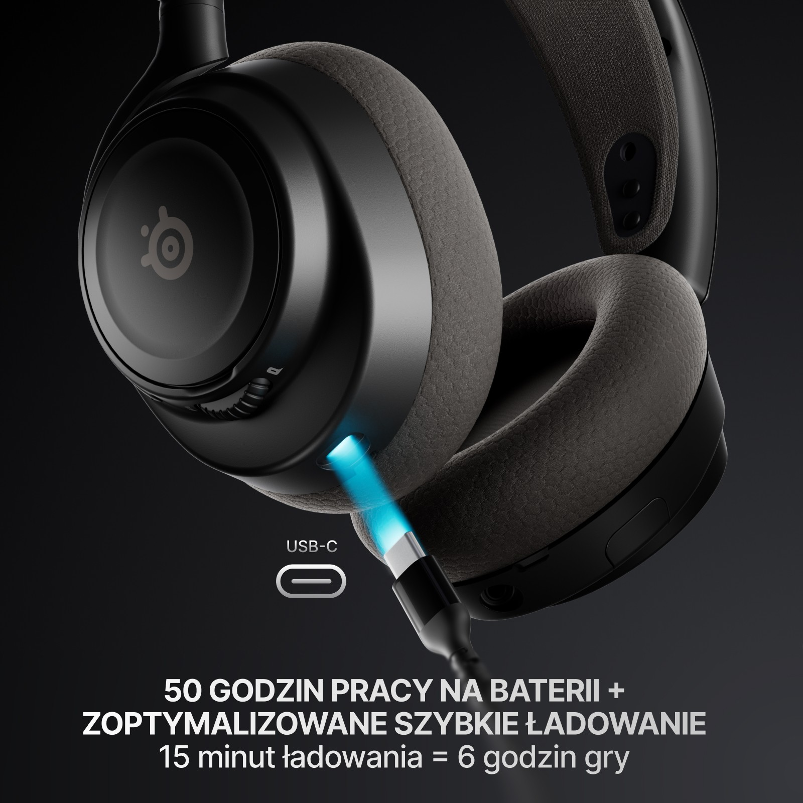 Czarne słuchawki z szarymi nausznikami. Podłączony kabel USB-C. Tekst: 50h bateria, szybkie ładowanie: 15min = 6h gry.