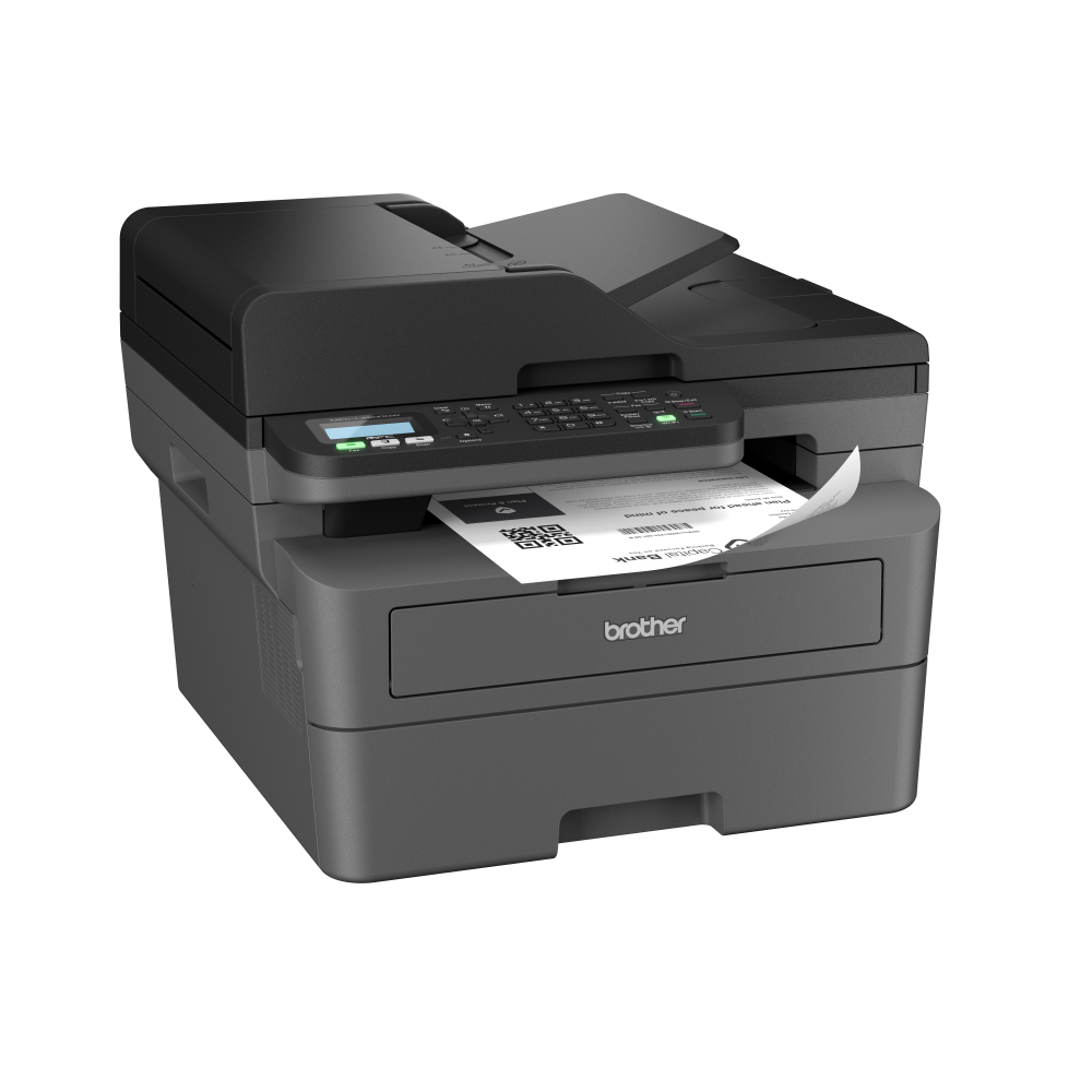 Ein schwarzer und grauer Brother-Drucker. Ein Papier mit einem QR-Code kommt aus dem Drucker.