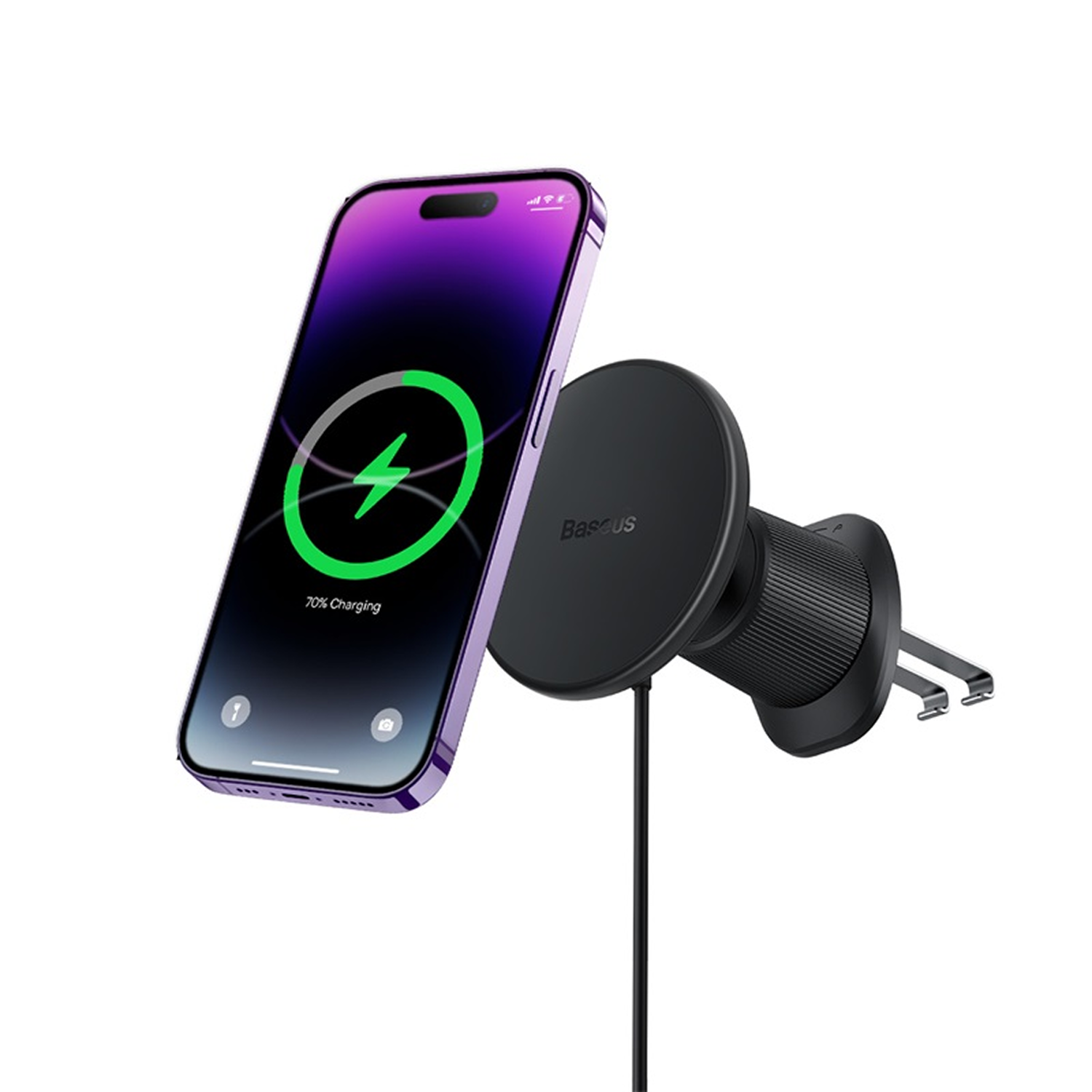 Un teléfono se carga de forma inalámbrica en un soporte para ventilación de coche. El teléfono muestra un 70% de carga. Soporte negro, cable negro y fondo blanco.
