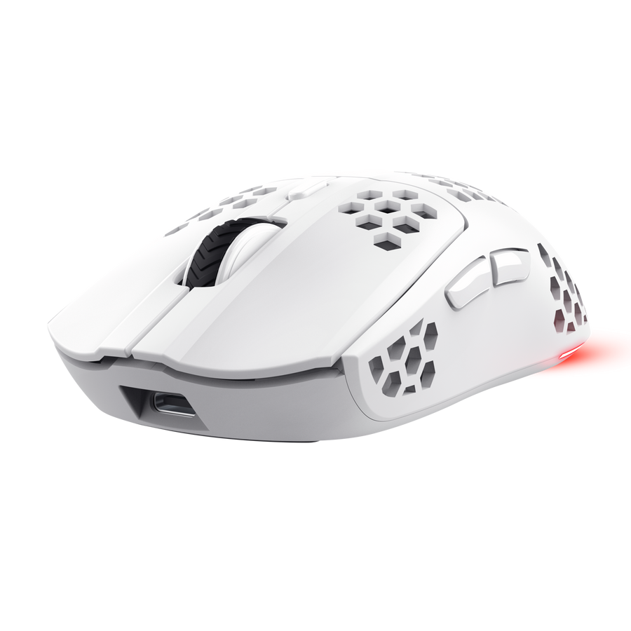 Un ratón gamer blanco con diseño de panal y rueda de desplazamiento, con fondo negro y luz roja abajo.
