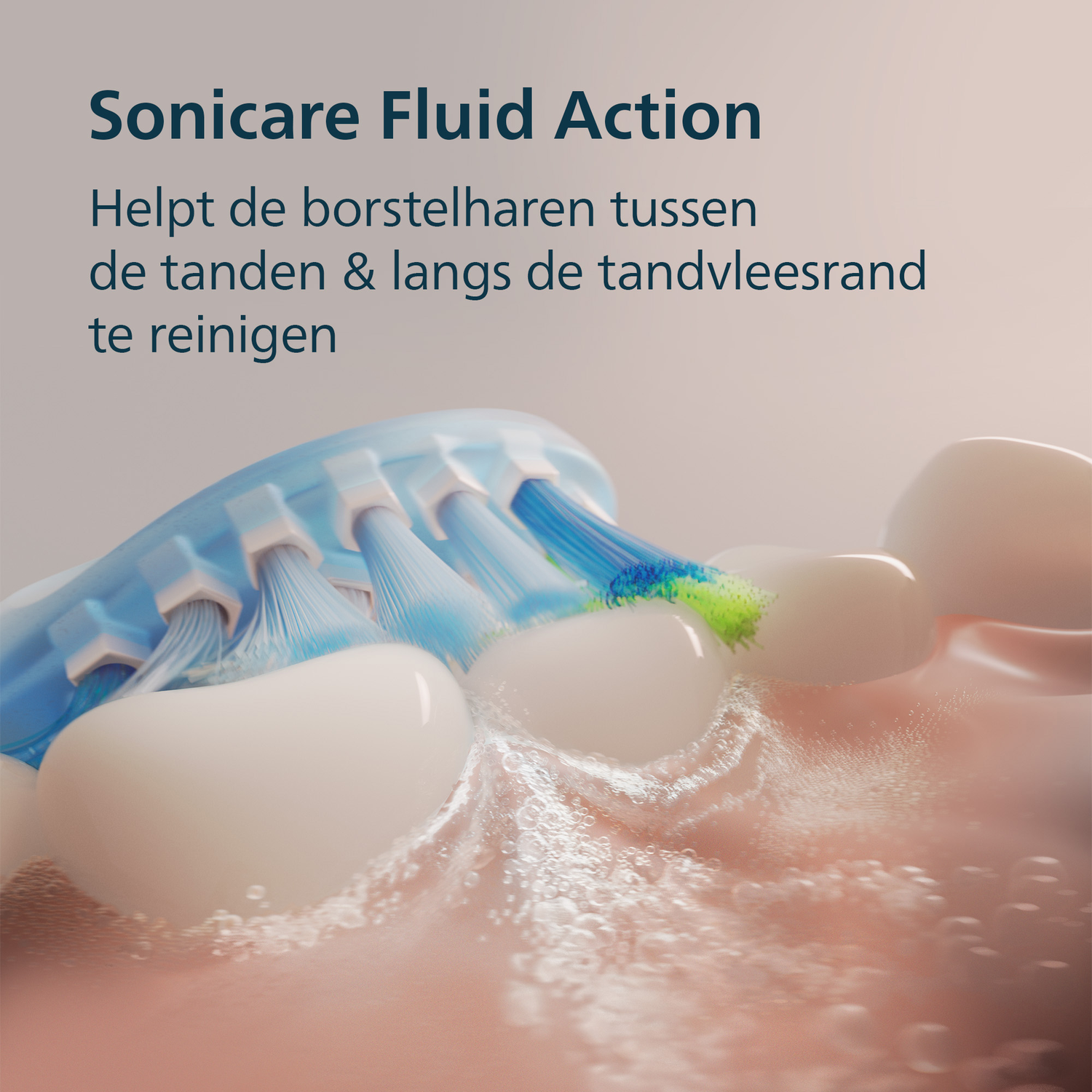 Een close-up van een blauwe tandenborstel die tanden poetst. Waterbellen rond de tanden. De scène is goed verlicht.