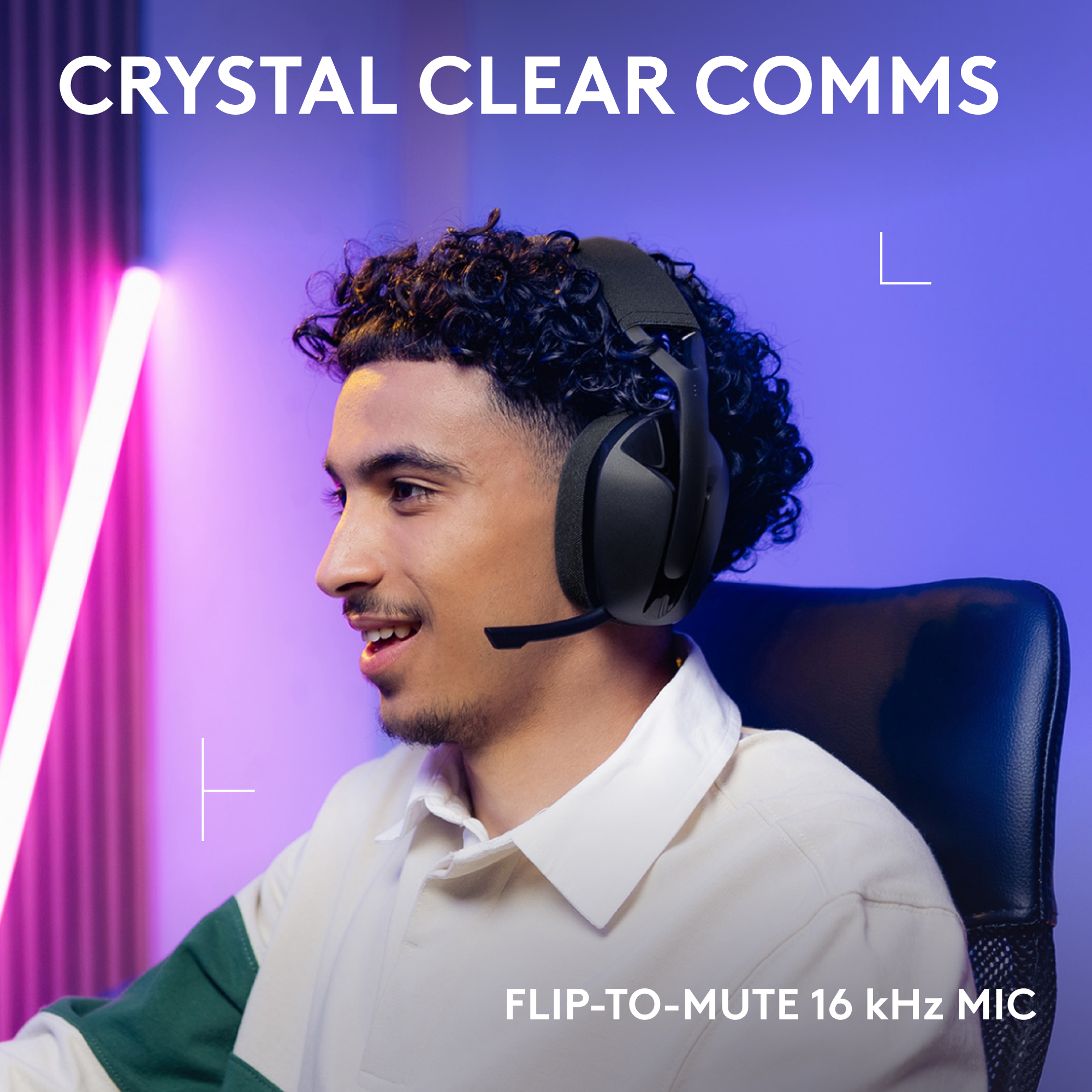 Un uomo con cuffie nere. Il testo recita 'Crystal Clear Comms' e 'Flip-to-mute 16 kHz MIC'.