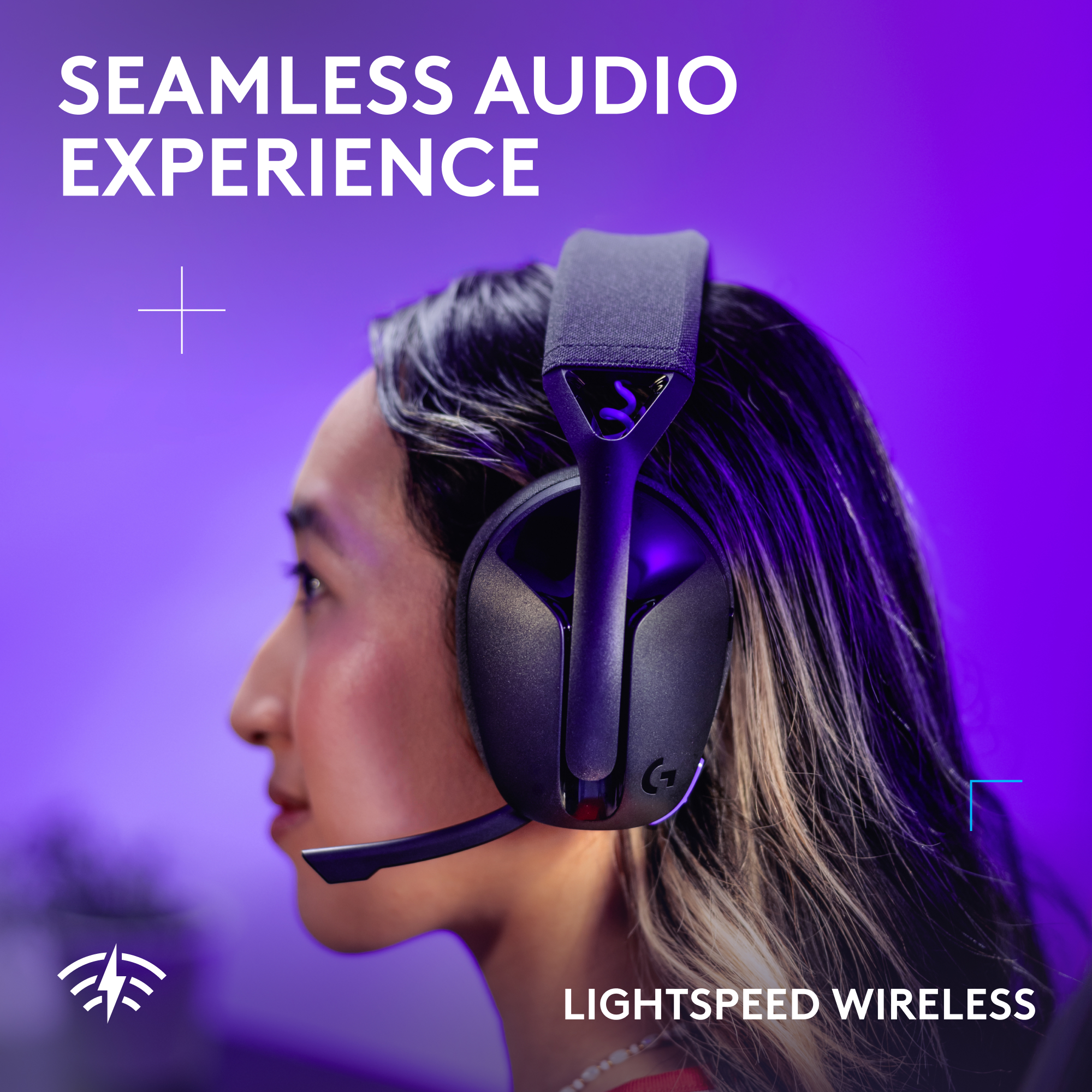 Una persona con una cuffia nera. Il testo in alto dice 'Seamless Audio Experience'. Il testo in basso dice 'Lightspeed Wireless'.