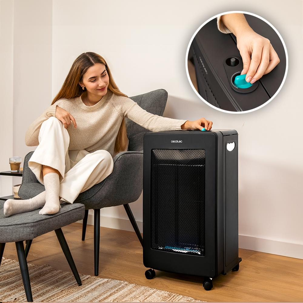 Una mujer está sentada cerca de un calentador negro. Toca la perilla de control. Un primer plano muestra una mano girando una perilla turquesa.