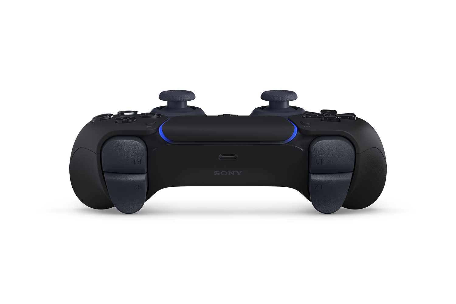Mando negro Sony PlayStation 5. Cuenta con joysticks, botones y gatillos. El logotipo de Sony es visible en el centro.