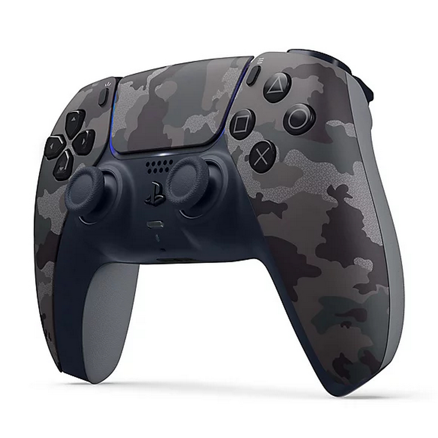 Un controlador de PlayStation 5 gris camuflado está centrado. Tiene botones y palancas. El fondo es blanco.