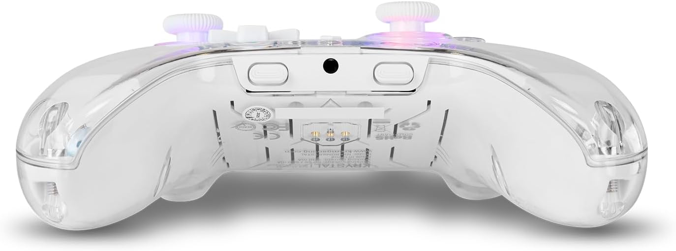Un mando de juego blanco y transparente con componentes internos visibles. Se ven dos joysticks y varios botones.