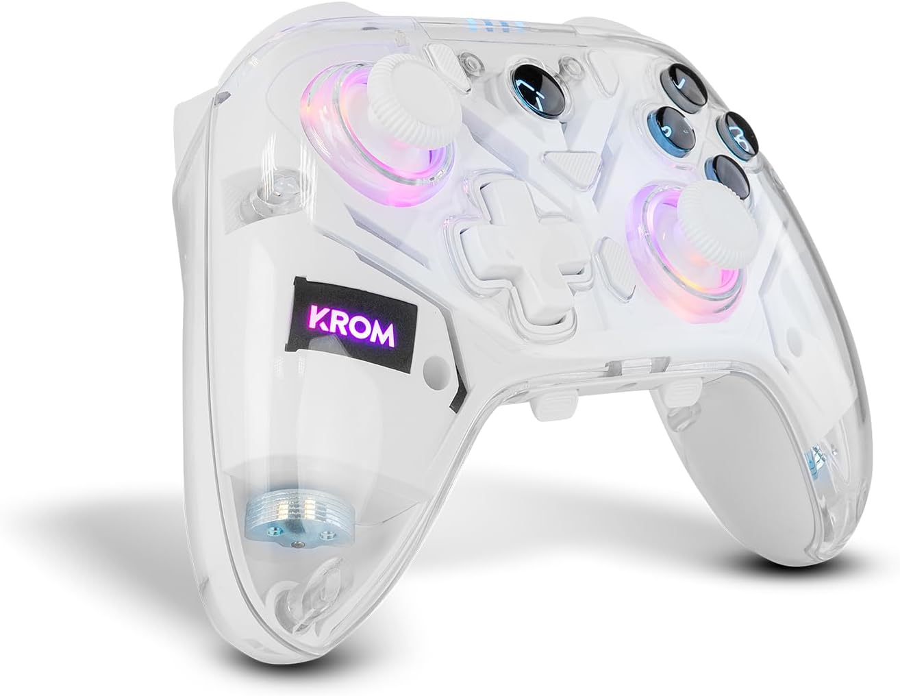 Un controlador de juego KROM blanco transparente con botones brillantes. Tiene una cruceta, palancas analógicas y varios botones.