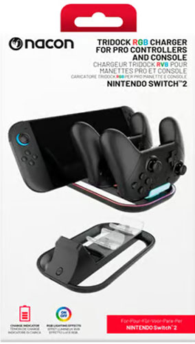 Cargador negro Nintendo Switch 2 con mandos. Está en una caja blanca con el logotipo 'nacon' y el nombre del producto.