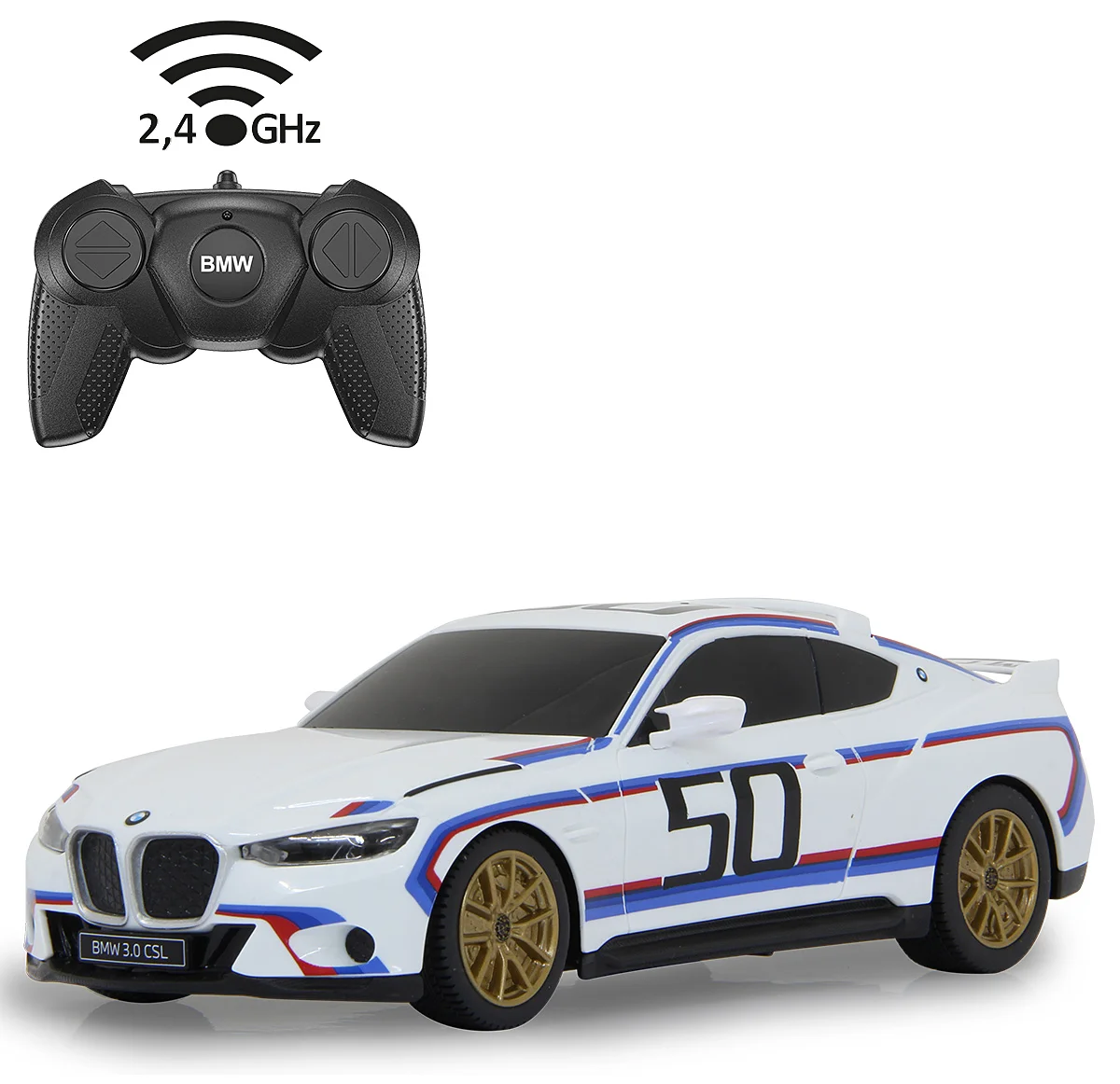 Egy fehér BMW 3.0 CSL játékautó 50-es számmal és távirányítóval. Az autón kék és piros csíkok, valamint arany kerekek vannak.