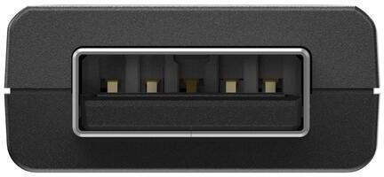 Nahaufnahme eines schwarzen USB-Hubs mit vier Anschlüssen. Jeder Anschluss hat einen silbernen Rahmen und goldene Anschlüsse.
