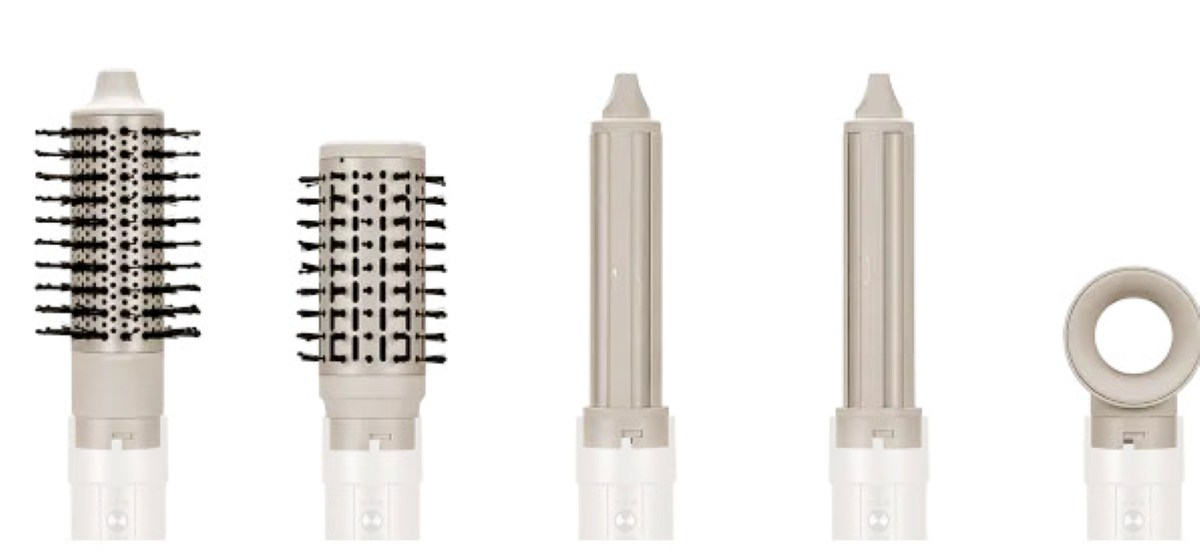 Pięć beżowych nasadek do stylizacji włosów ułożonych na białym tle. Zawierają głowice szczotek i przedłużki.