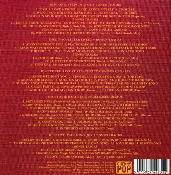 CD-Cover listet Songs von fünf Discs, einschließlich Bonustracks und Raritäten. Der Text ist weiß auf rotem Hintergrund.
