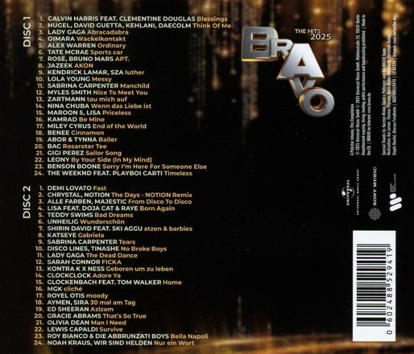 CD-Cover. Bravo Hits 2025. Listen von Songs und Künstlern. Silbernes Bravo-Logo. Schwarzer Hintergrund mit weißem Text.
