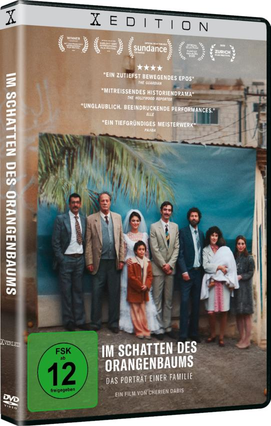 DVD-Cover. Gruppe von Leuten, die posieren. Der Filmtitel lautet 'Im Schatten des Orangenbaums'.