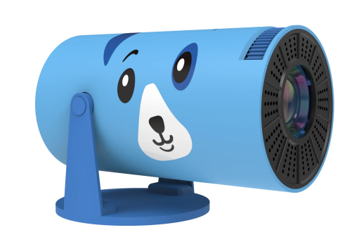 Niebieski projektor z twarzą misia. Ma podstawę i obiektyw. Tło jest białe.