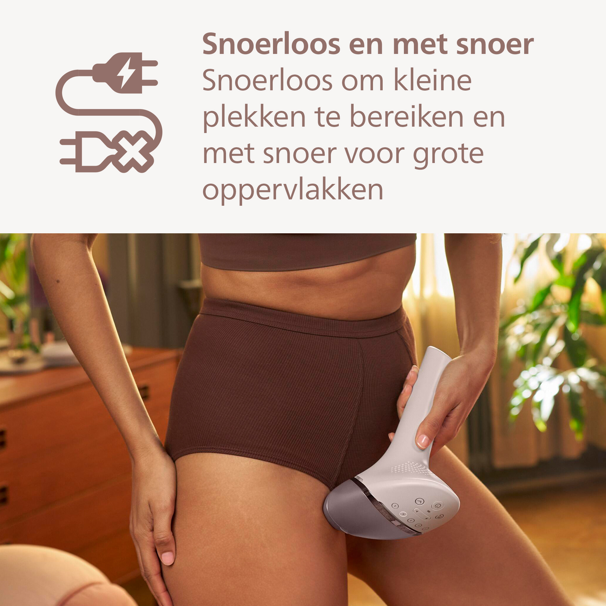 Woman in brown clothing holding a hair removal device. Text in Dutch about cordless and corded use.