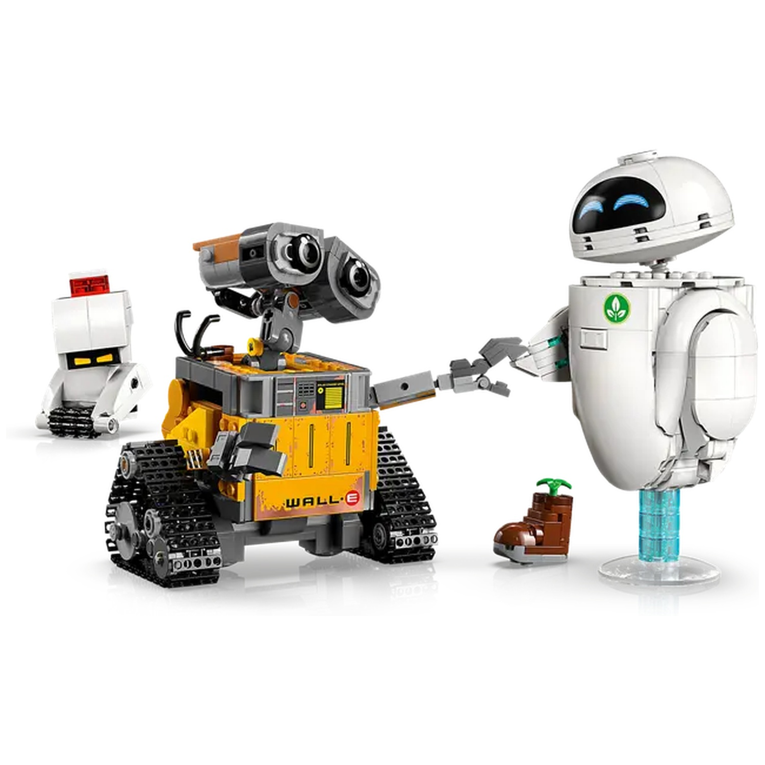 Ensemble LEGO avec WALL-E, EVE et un autre robot. EVE tient une petite botte avec une plante. Les robots sont sur une surface blanche.